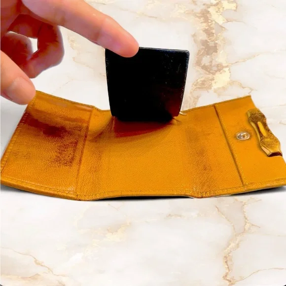 Vintage Gucci Bamboo Leather Key Holder in Cognac - Picture 8 of 11